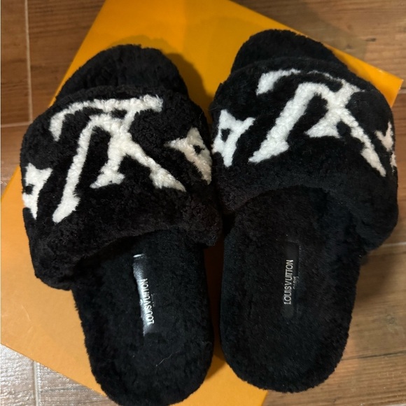 Louis Vuitton Black and White Plush Slippers - Picture 4 of 6